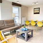 דירה With Sunny Terrace In